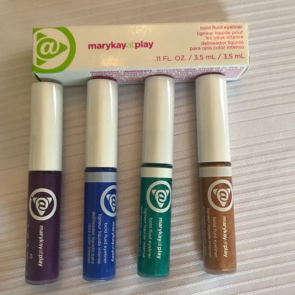 Liquid Eyeliner. Jelly Lip Gloss. crayon lips!